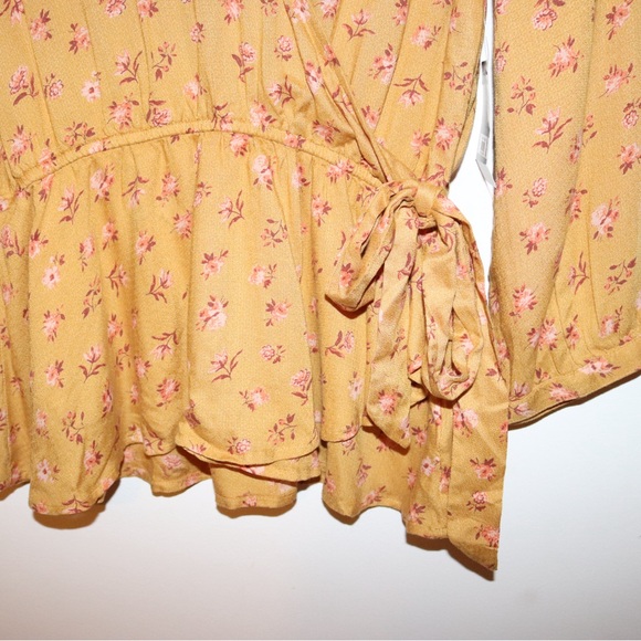 Lucky brand | floral V neck Wrap Size small new - Picture 3 of 5